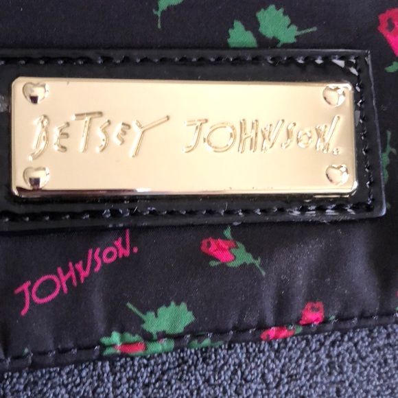 Cutest Betsey Johnson Travel purse 🌹🌹 - Picture 2 of 4